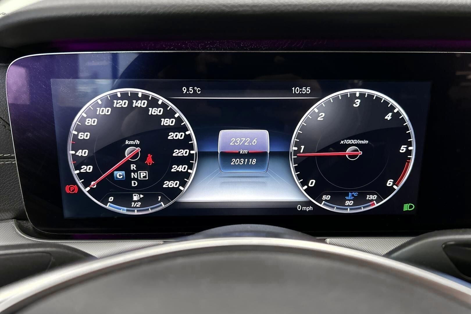 Mercedes-Benz E iso kuva 14