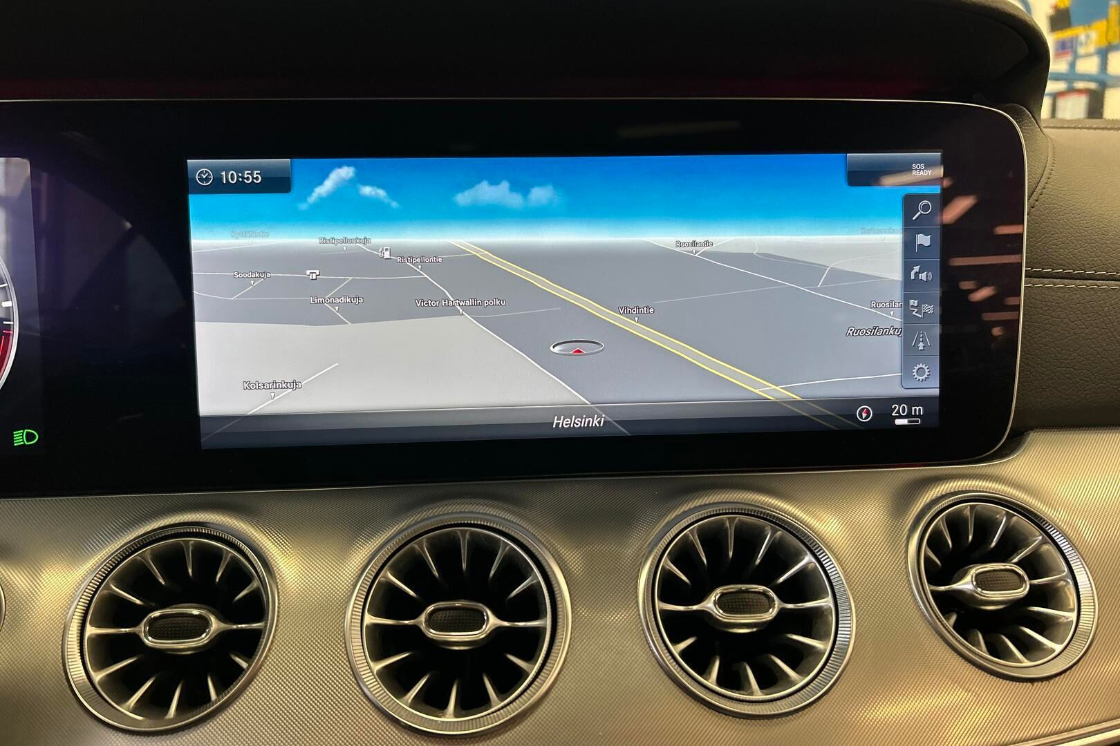 Mercedes-Benz E iso kuva 15