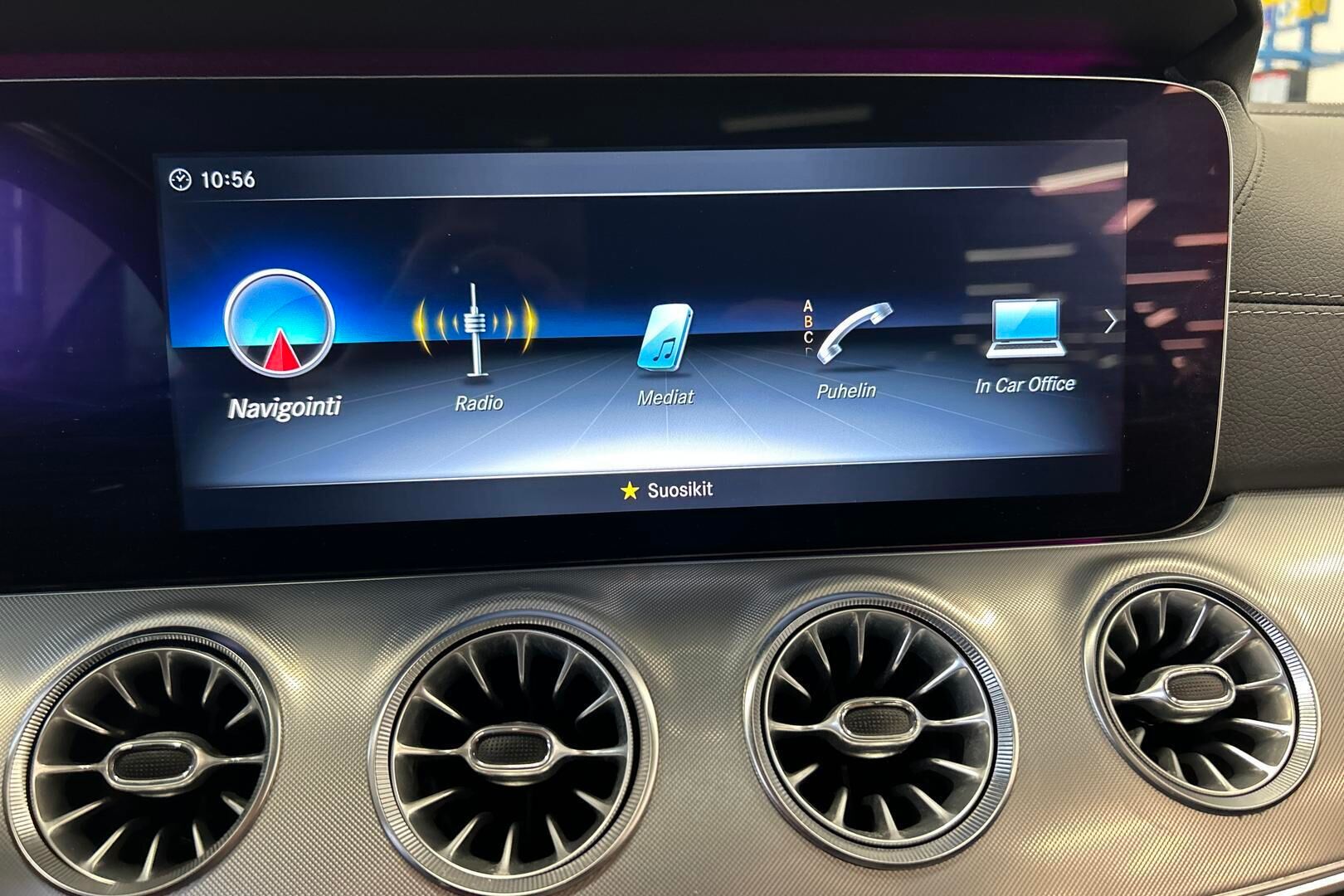 Mercedes-Benz E iso kuva 16