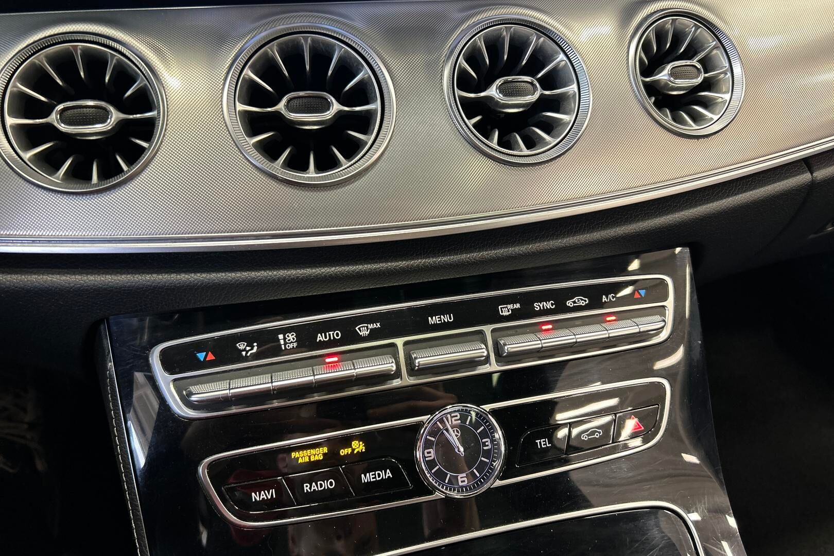 Mercedes-Benz E iso kuva 20