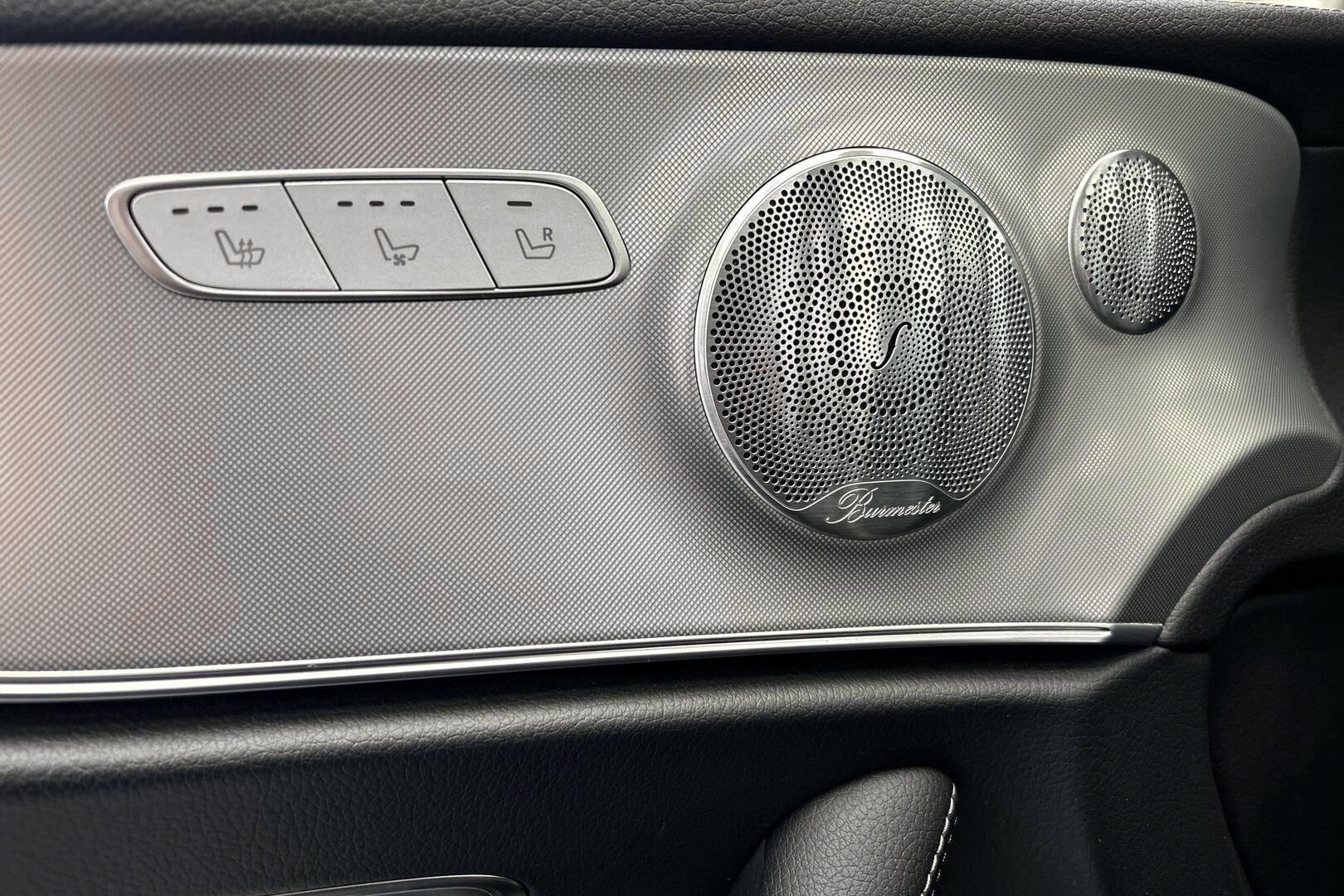 Mercedes-Benz E iso kuva 28