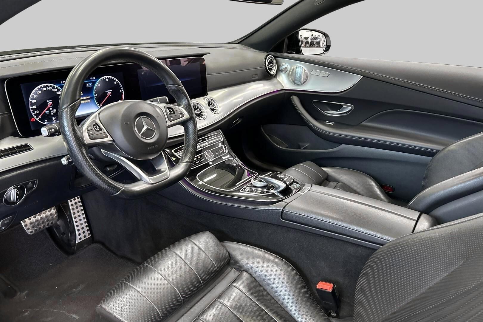 Mercedes-Benz E iso kuva 9