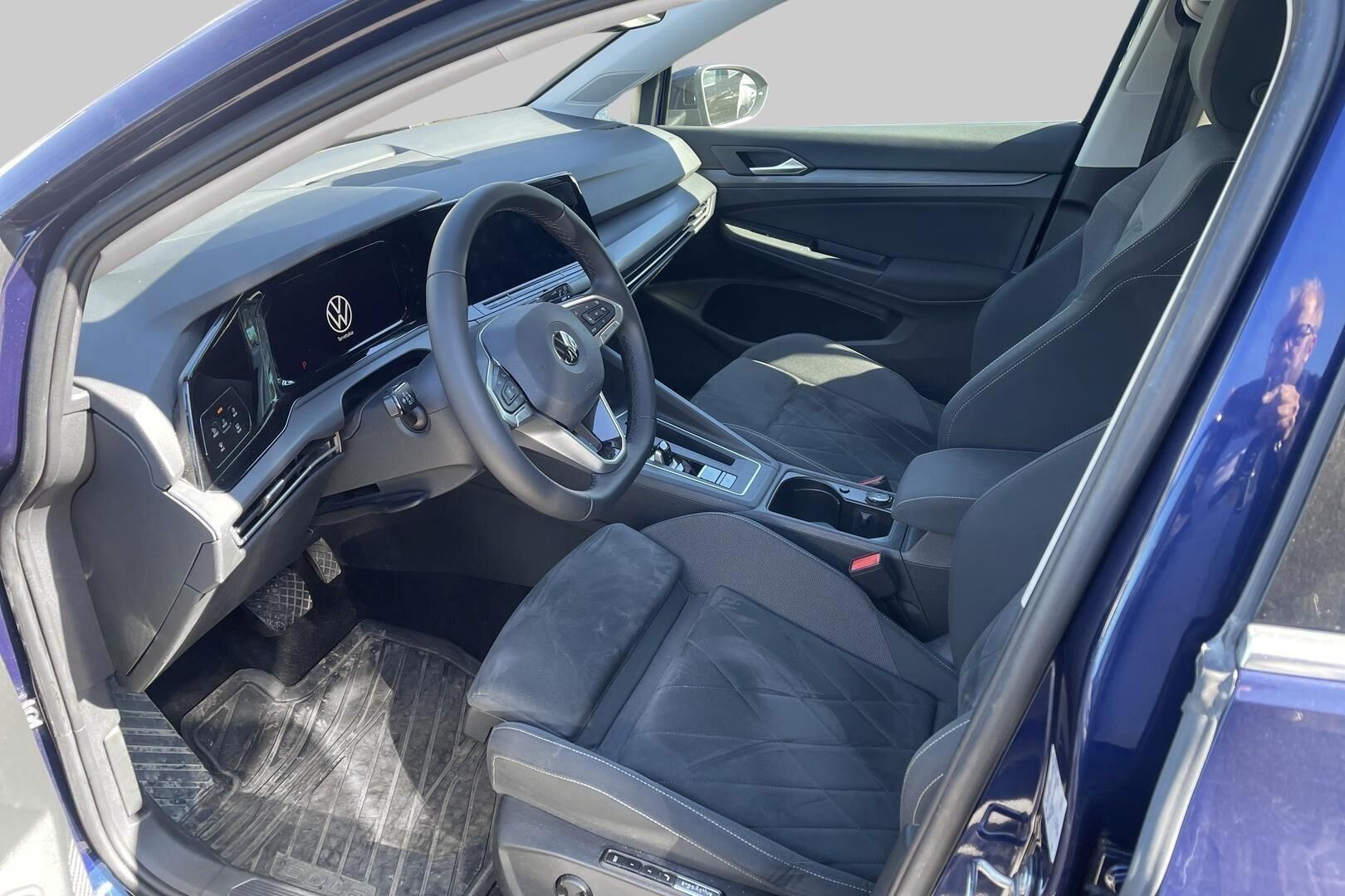 Volkswagen Golf iso kuva 2