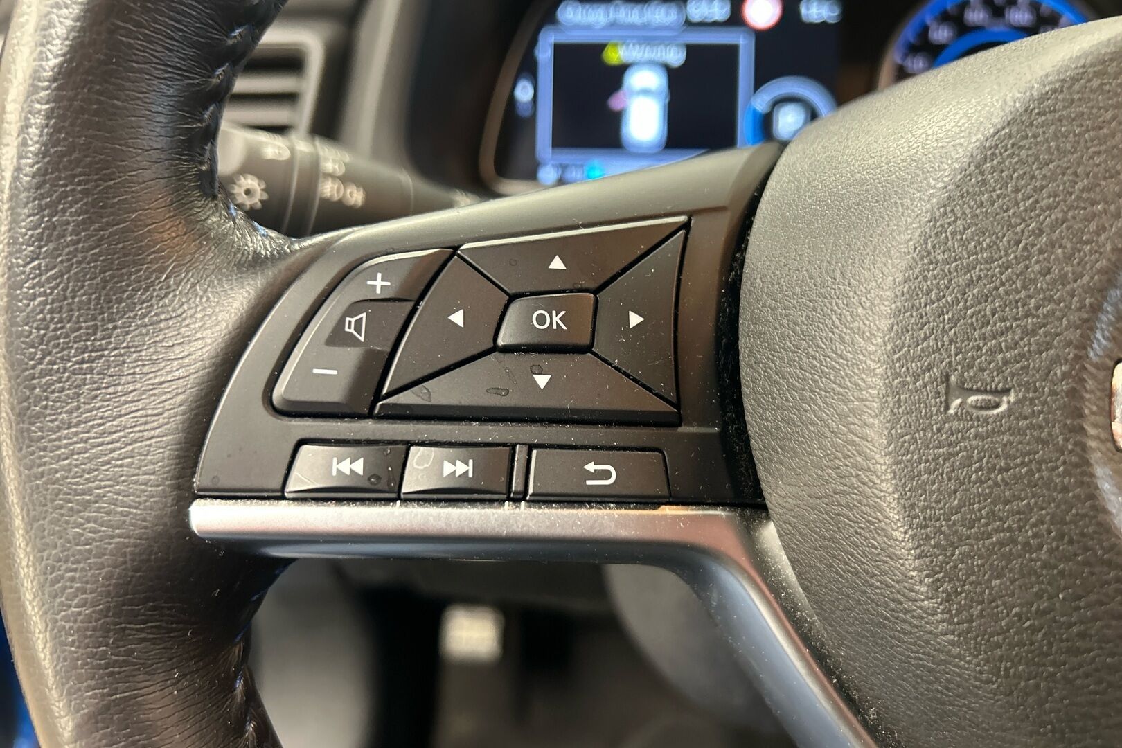 Nissan Leaf iso kuva 13