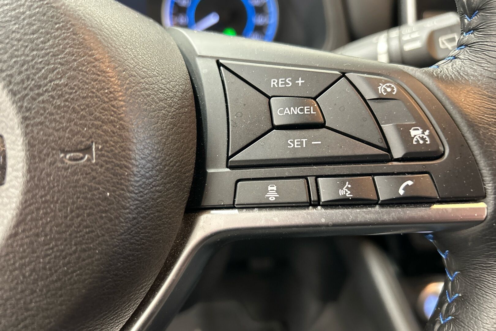 Nissan Leaf iso kuva 14