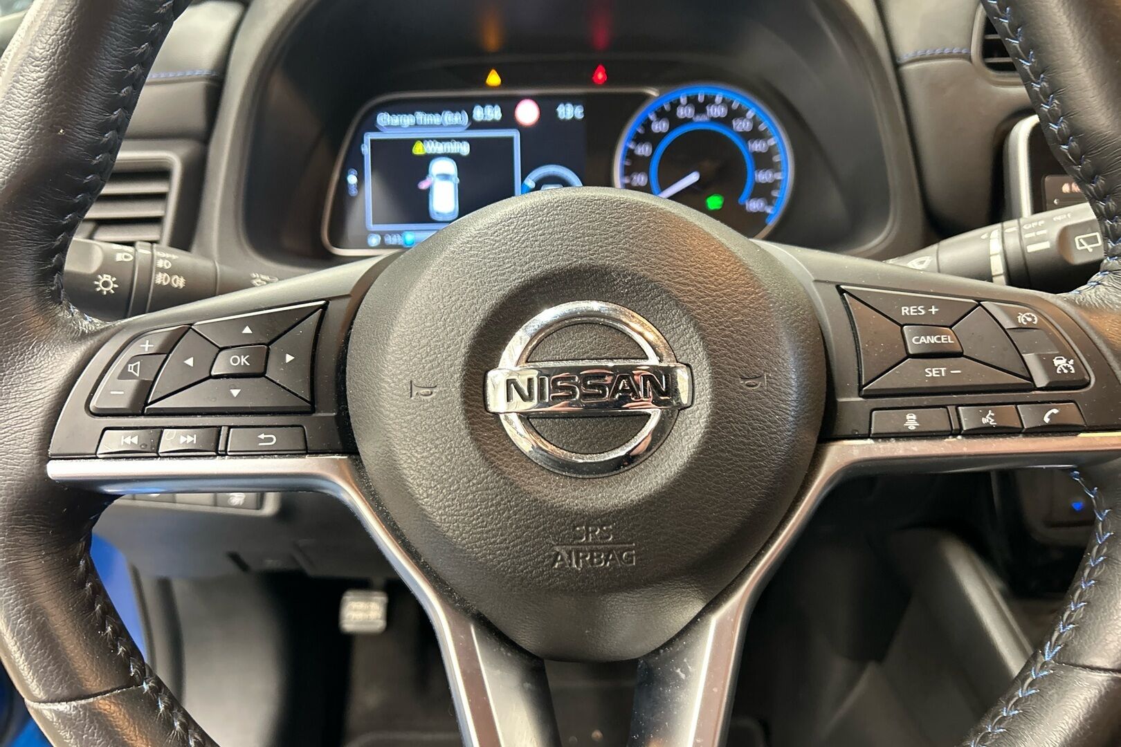 Nissan Leaf iso kuva 15