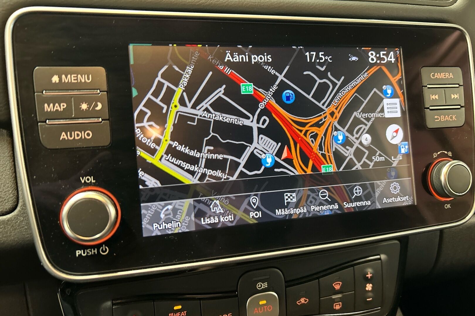 Nissan Leaf iso kuva 16