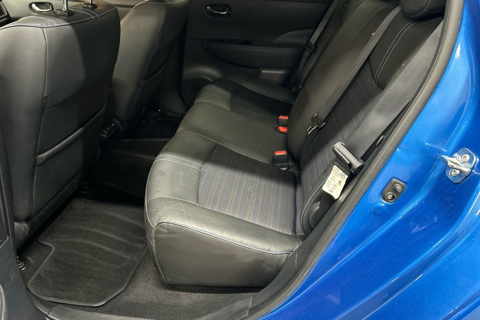 Nissan Leaf iso kuva 8
