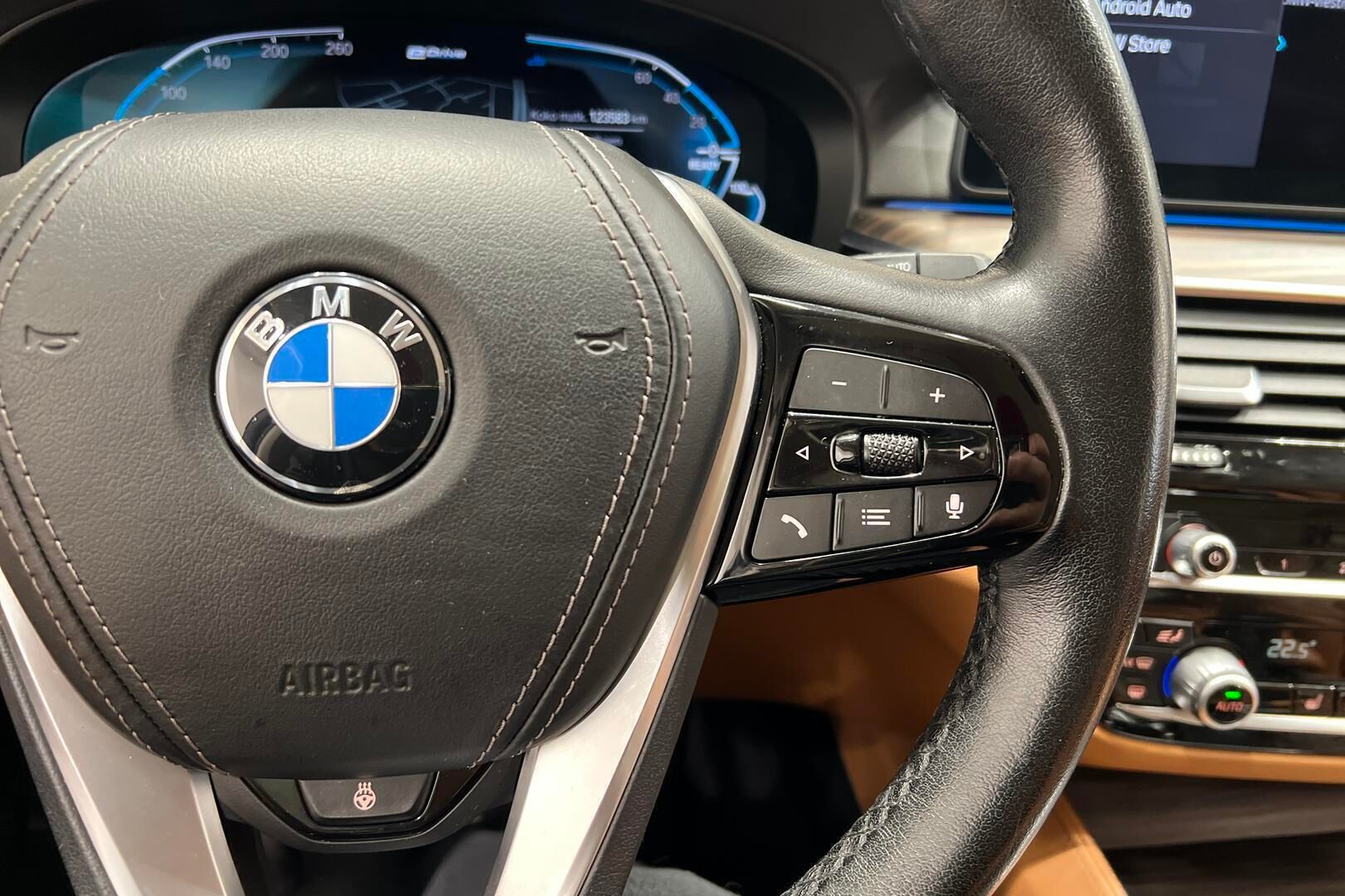 BMW 5-SARJA iso kuva 16