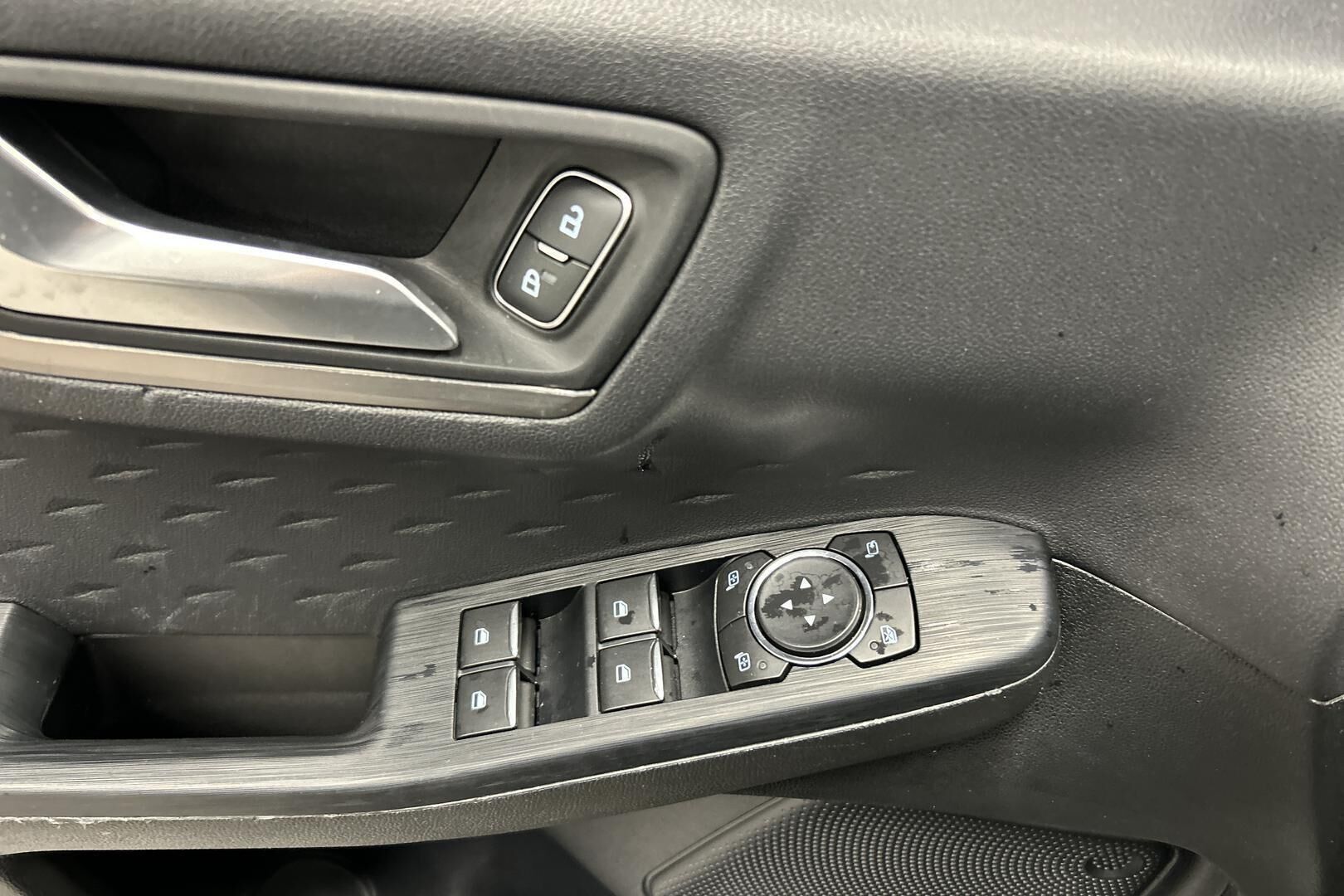 Ford Kuga iso kuva 13