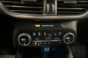 Ford Kuga esikatselu 17