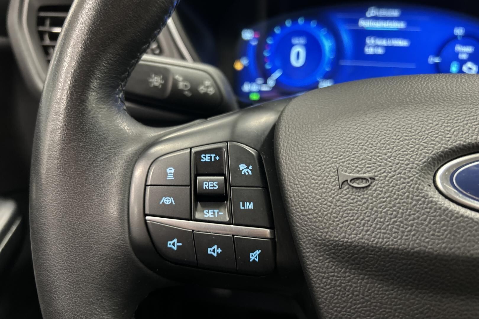 Ford Kuga iso kuva 23