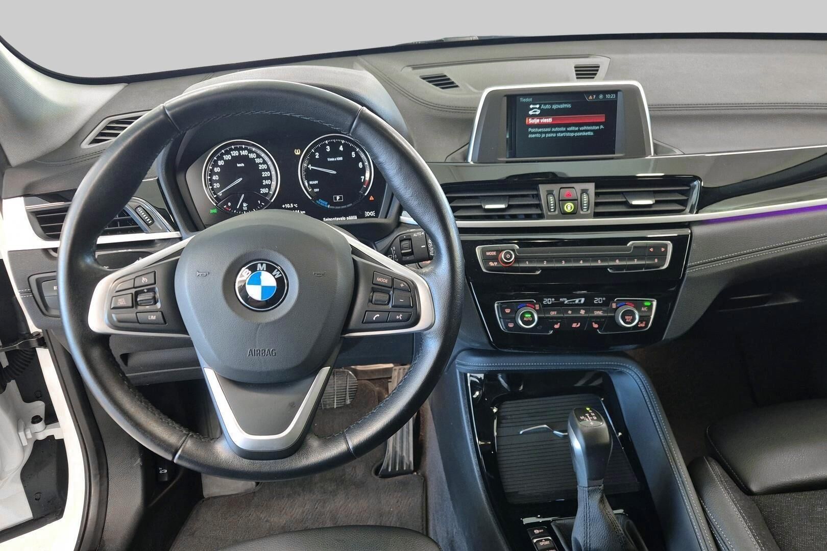 BMW X1 iso kuva 8