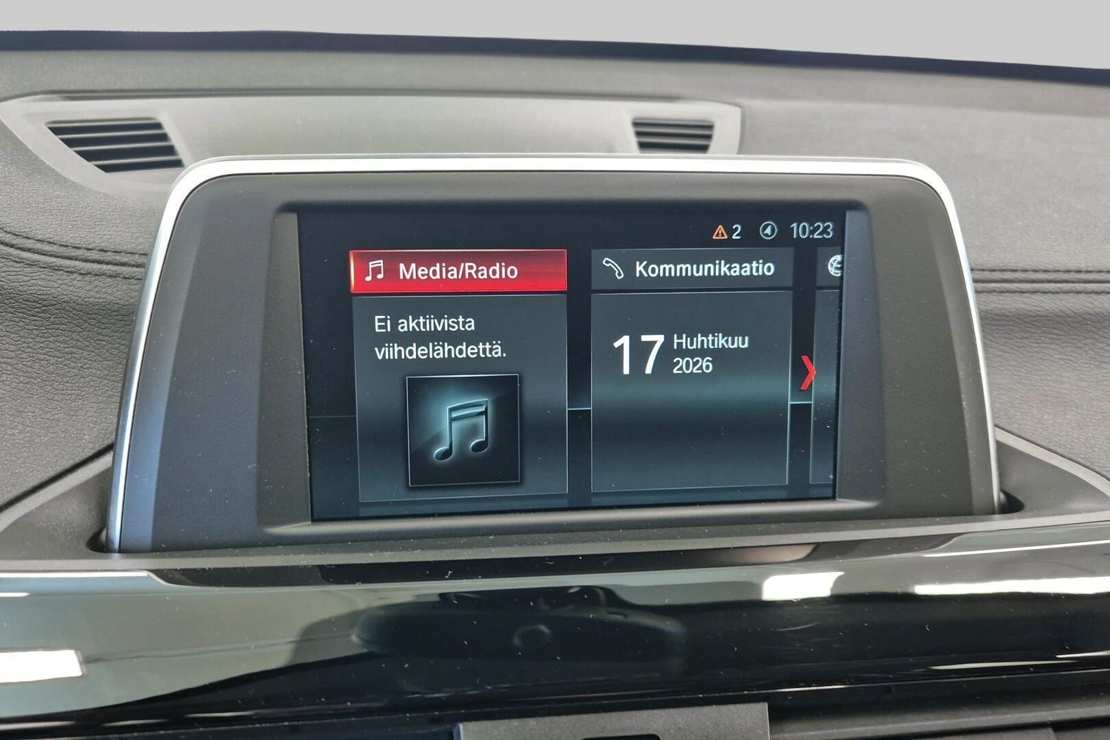 BMW X1 iso kuva 12