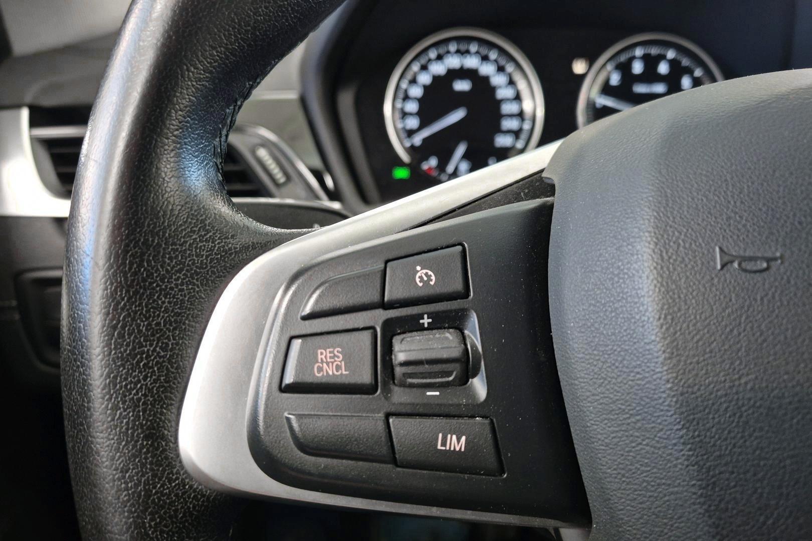 BMW X1 iso kuva 16