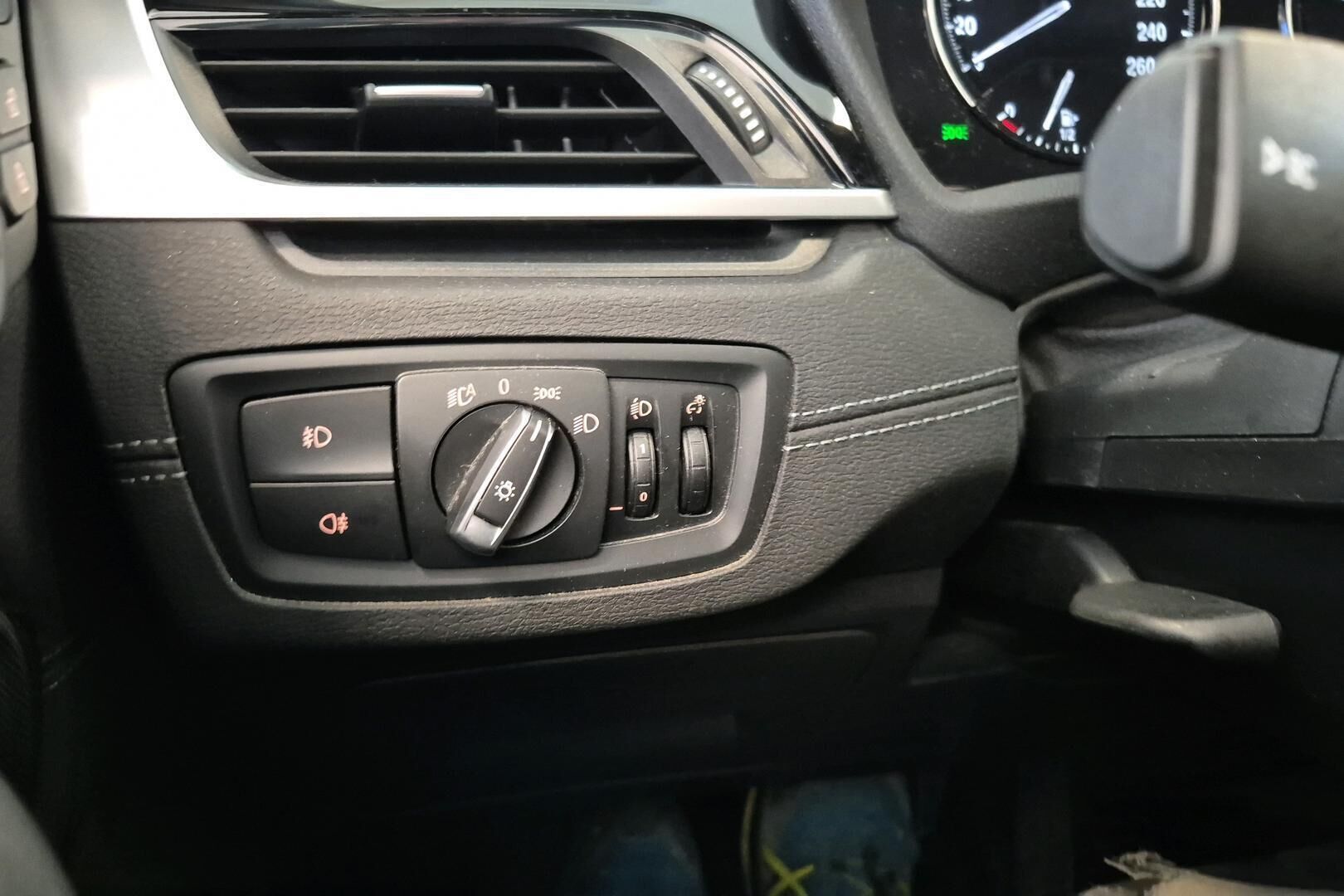 BMW X1 iso kuva 18