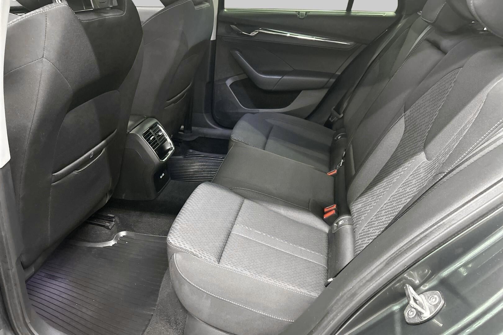 Skoda Octavia iso kuva 15