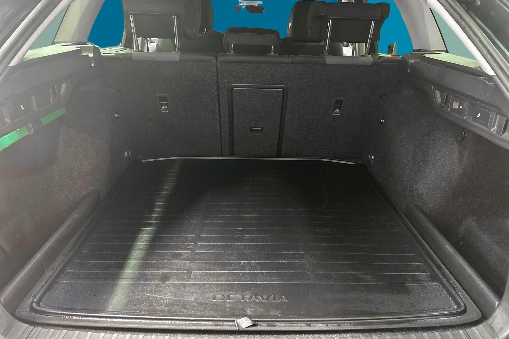 Skoda Octavia iso kuva 17