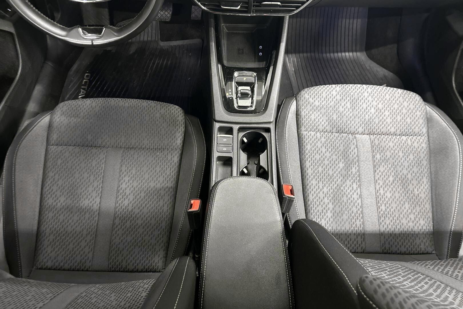 Skoda Octavia iso kuva 26