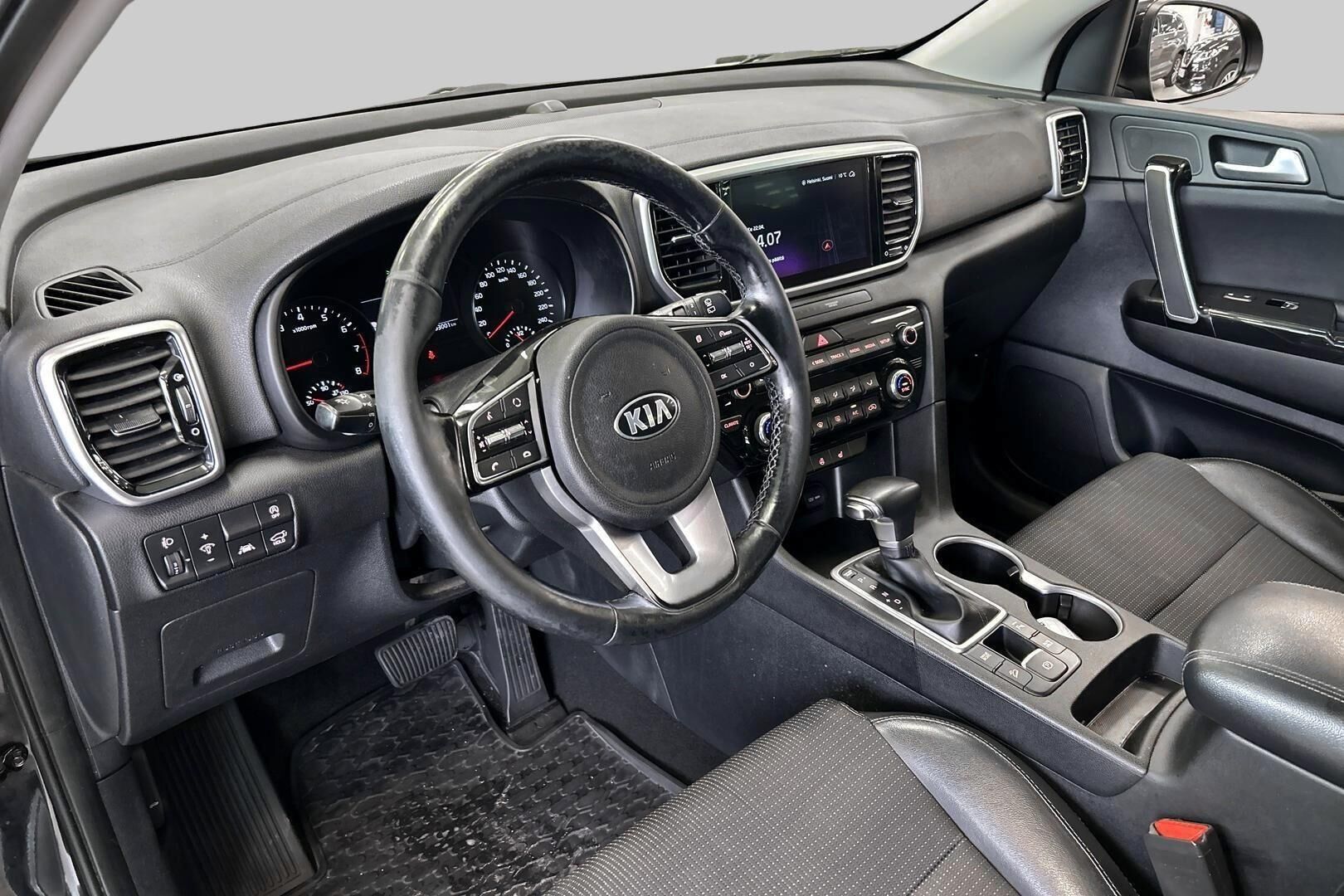 Kia Sportage iso kuva 9