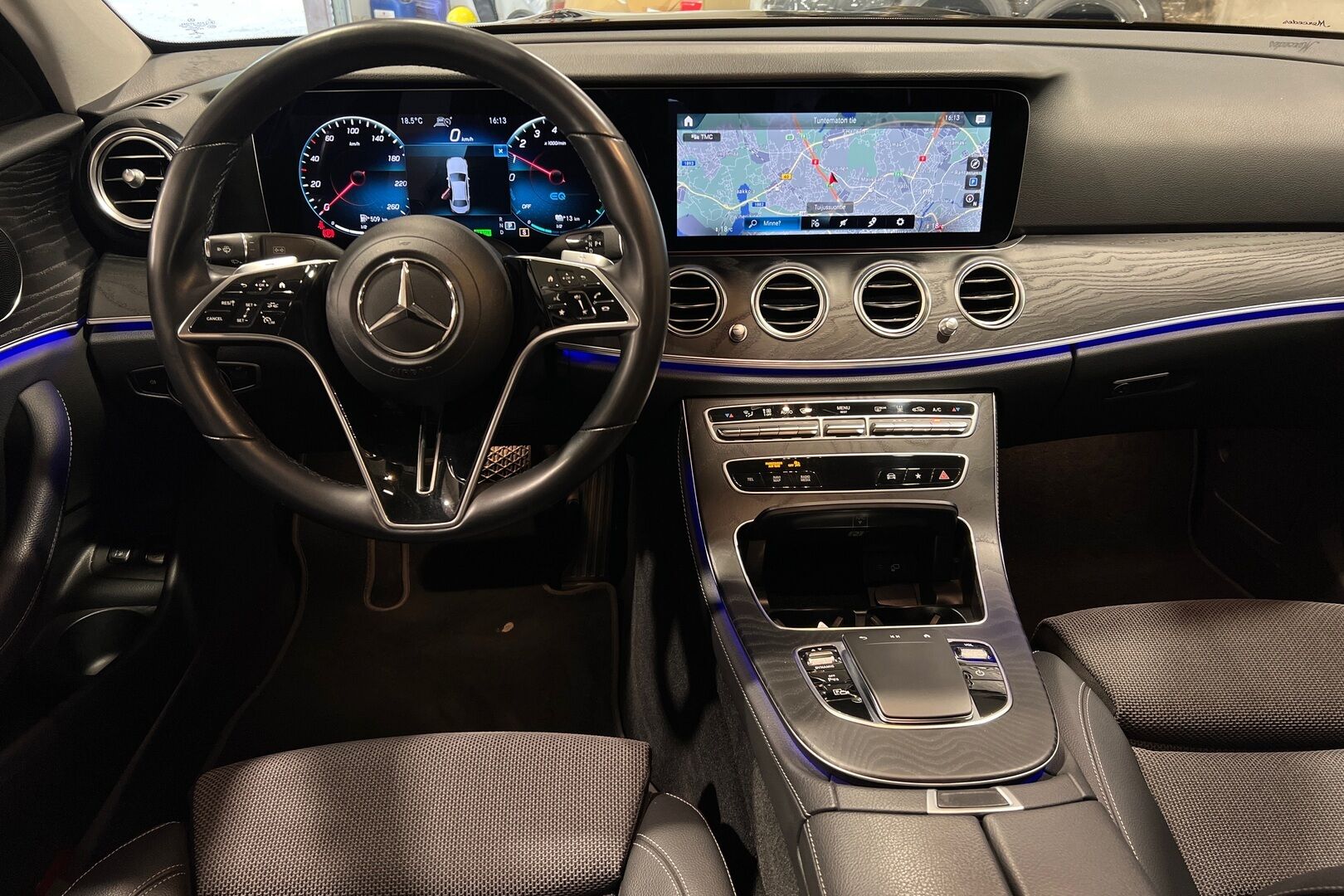 Mercedes-Benz E iso kuva 5