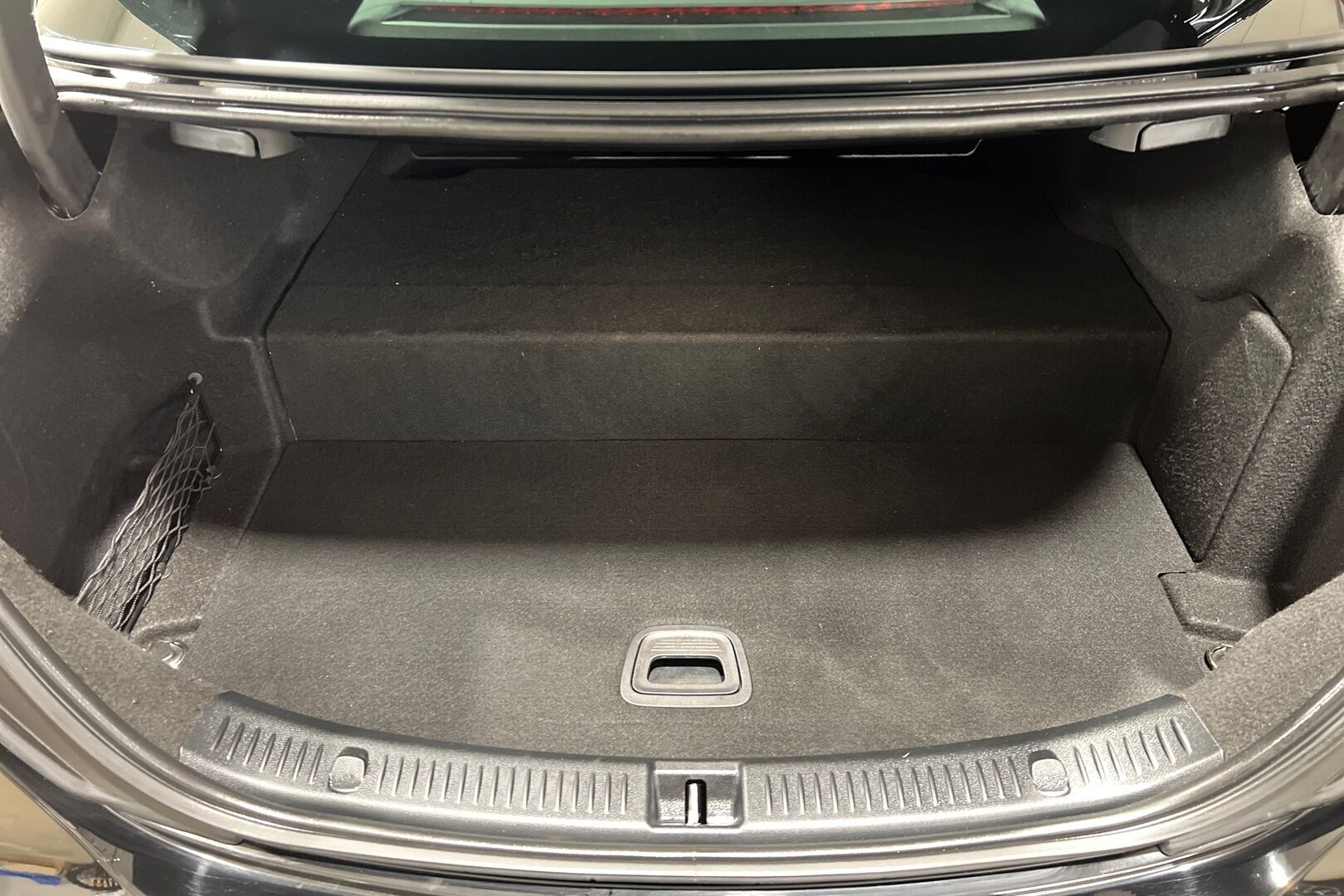 Mercedes-Benz E iso kuva 8
