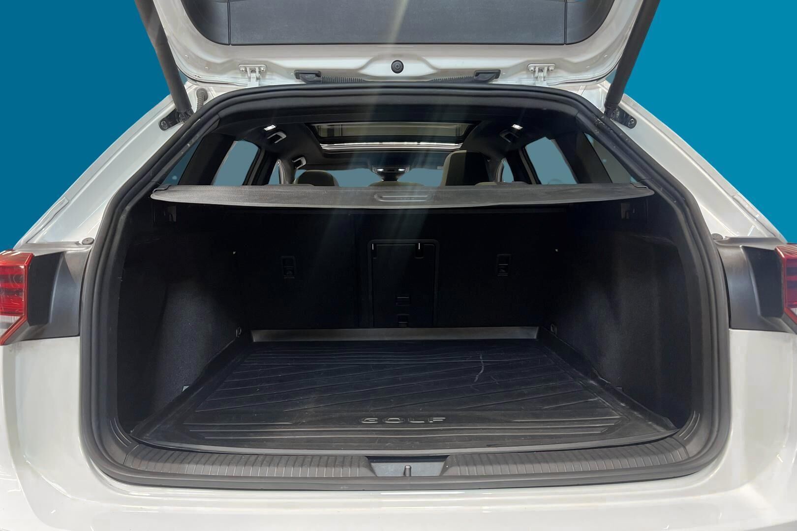 Volkswagen Golf iso kuva 12