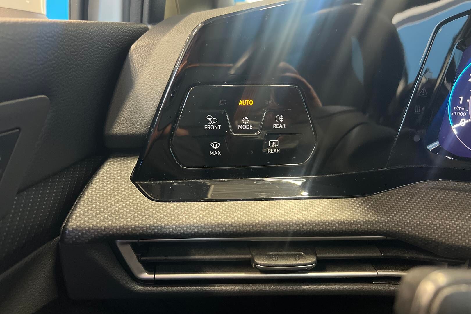 Volkswagen Golf iso kuva 15