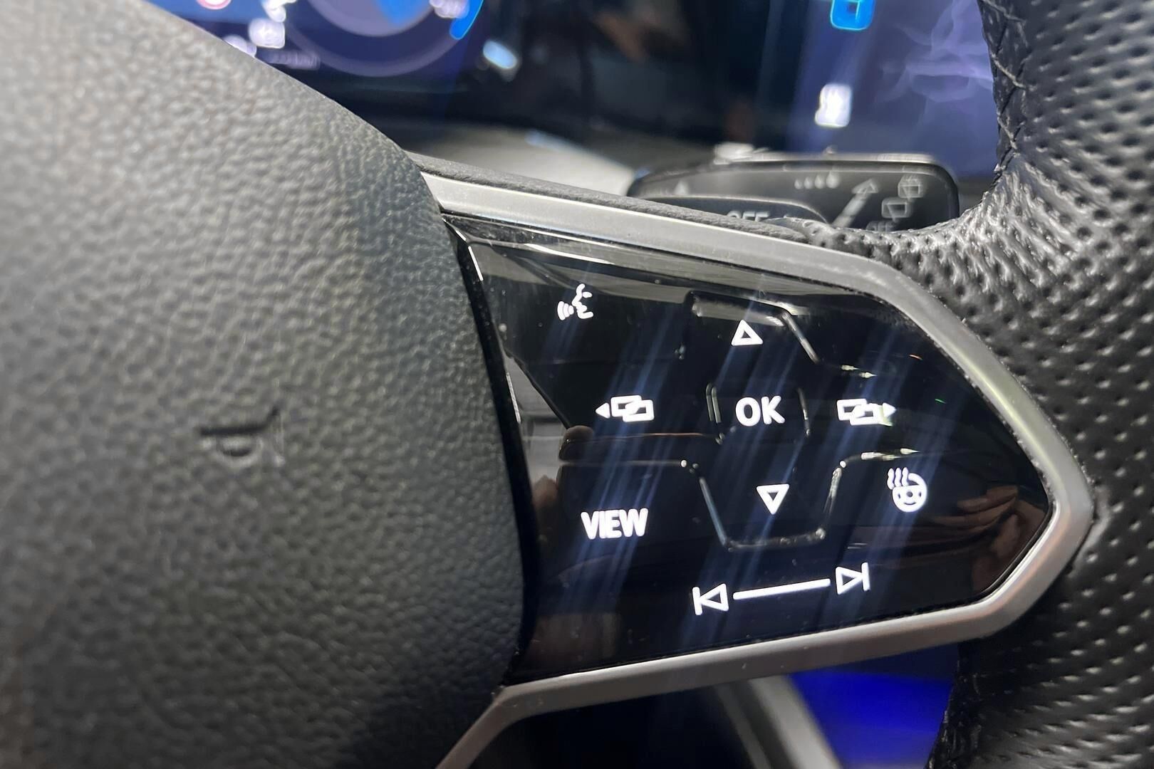 Volkswagen Golf iso kuva 18