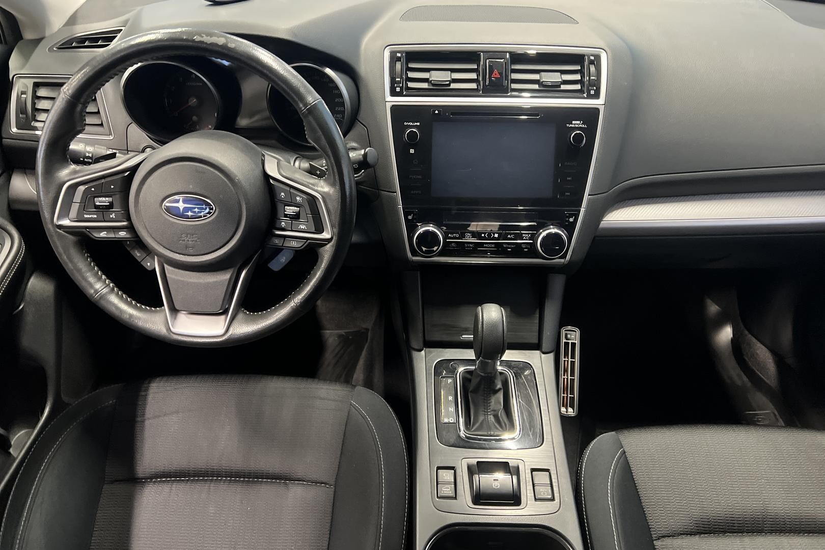 Subaru Outback iso kuva 25