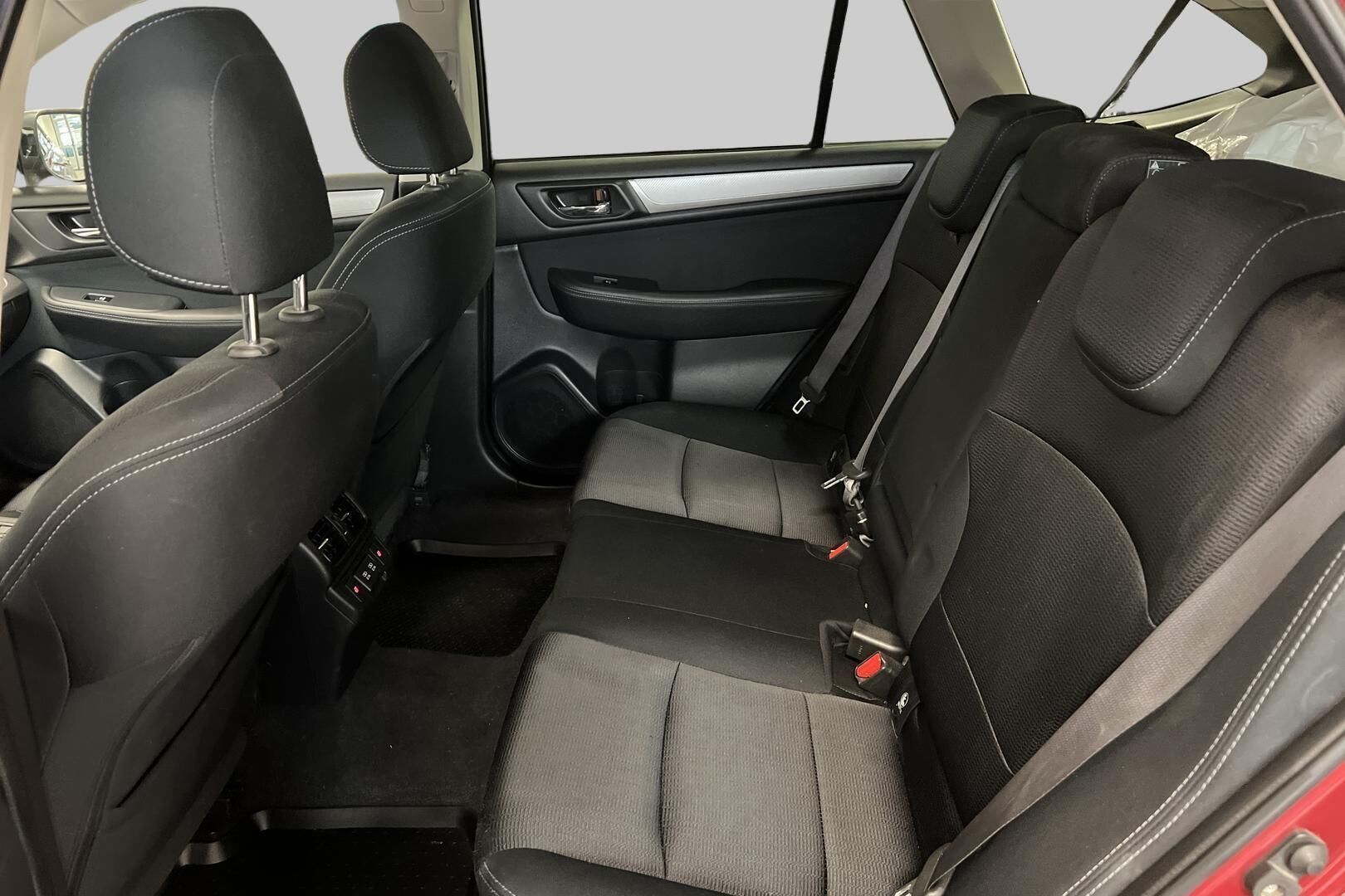 Subaru Outback iso kuva 10