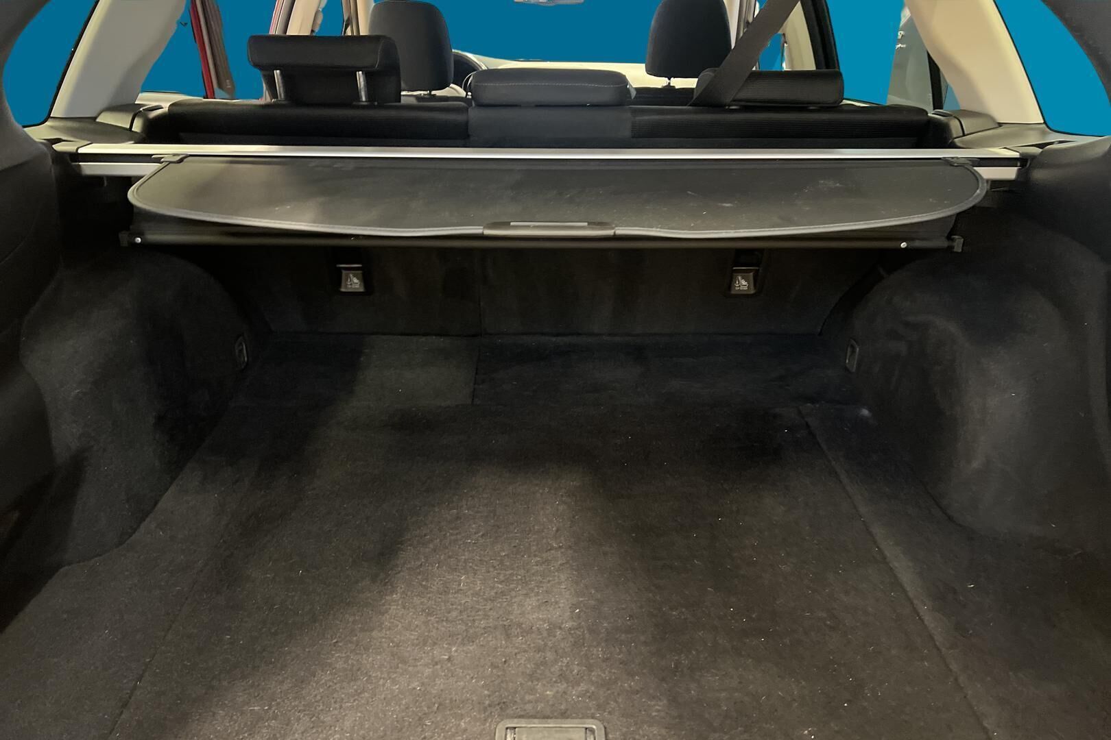 Subaru Outback iso kuva 10