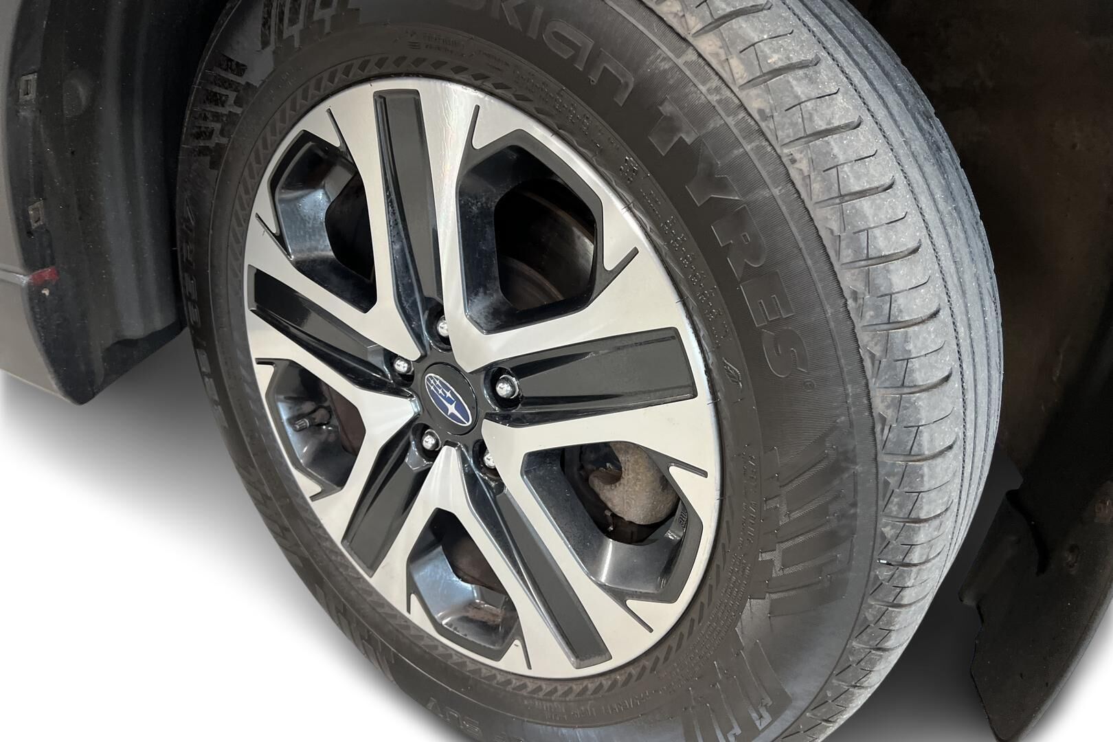 Subaru Outback iso kuva 13