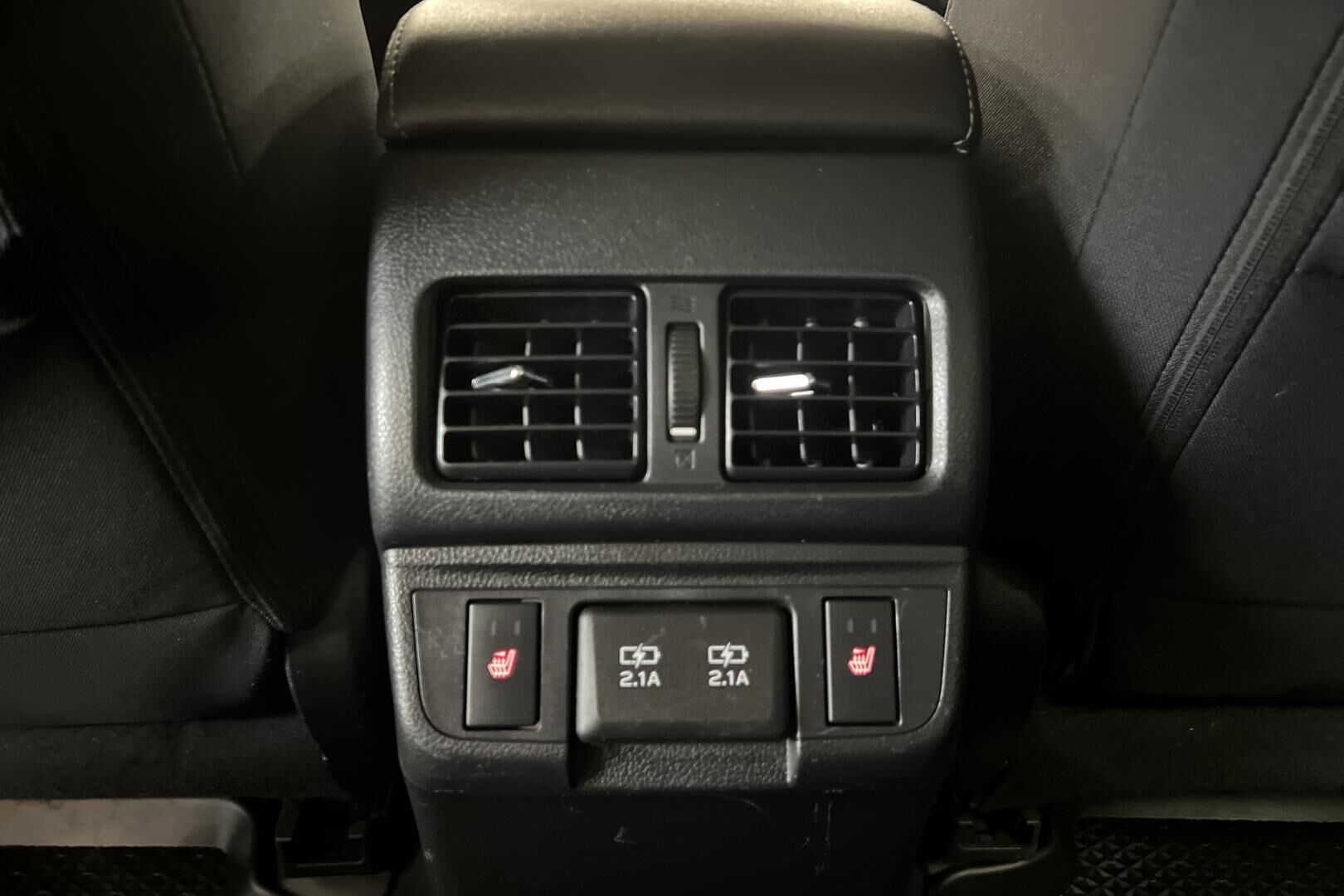 Subaru Outback iso kuva 16