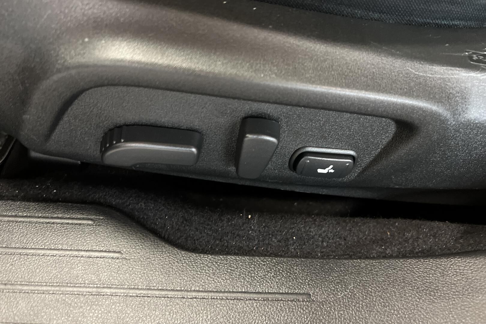 Subaru Outback iso kuva 18