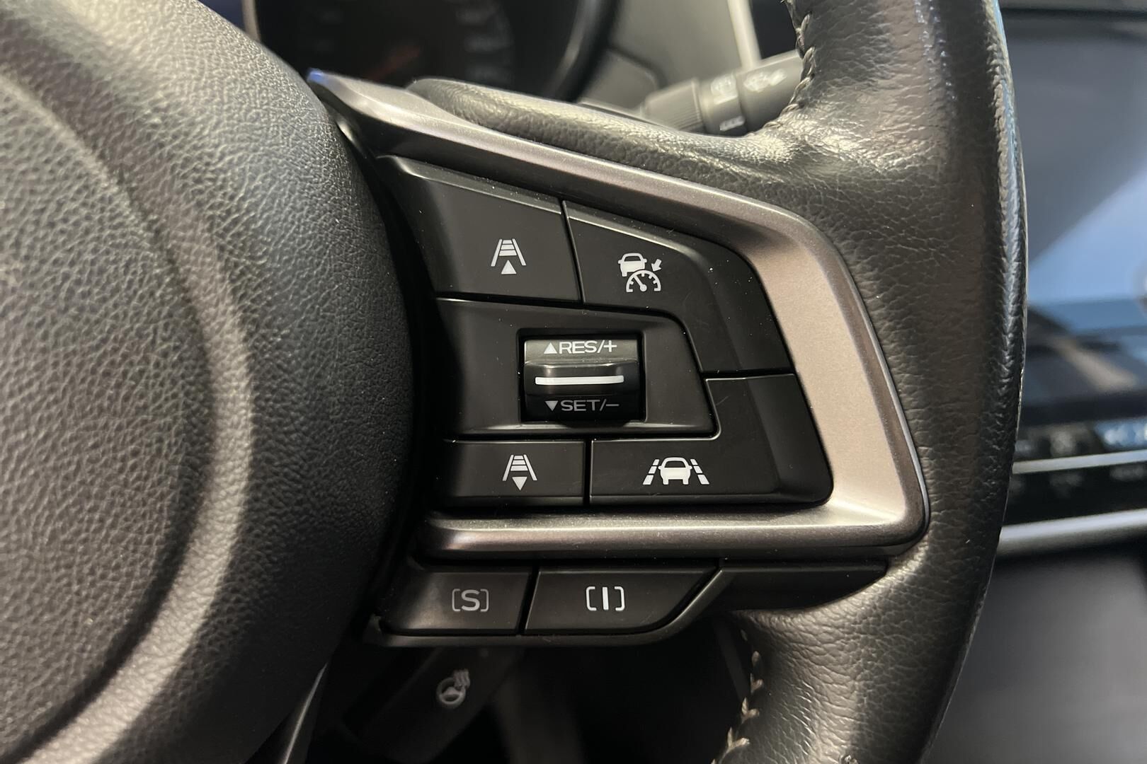 Subaru Outback iso kuva 17