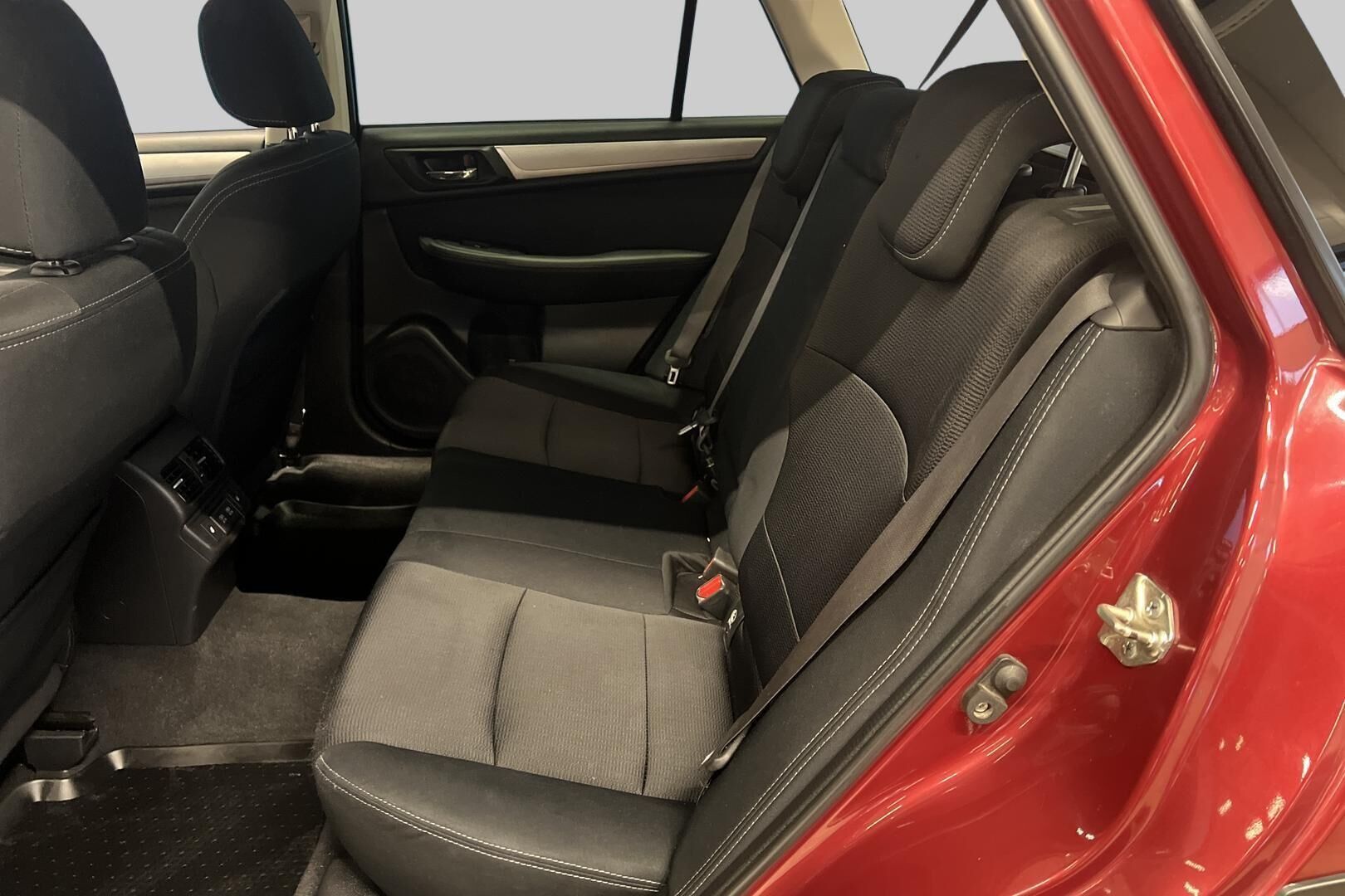 Subaru Outback iso kuva 9