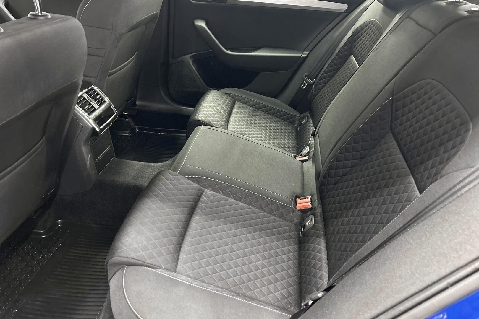 Skoda Superb iso kuva 9