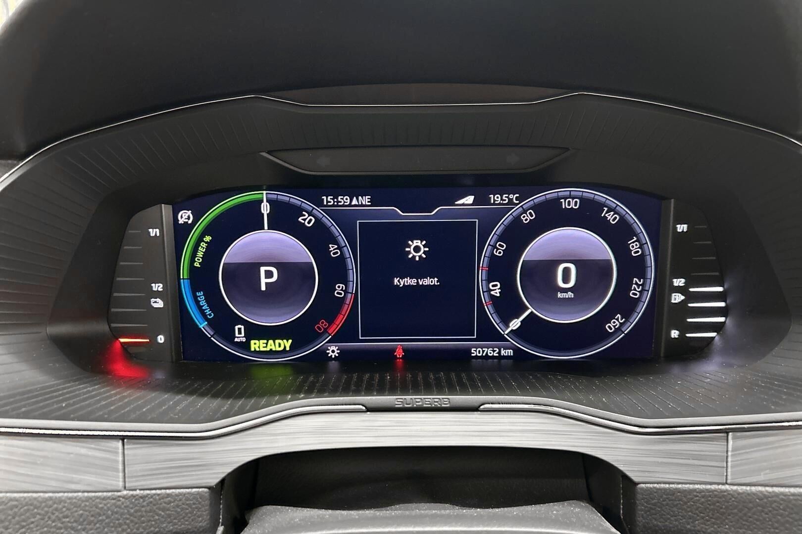 Skoda Superb iso kuva 12