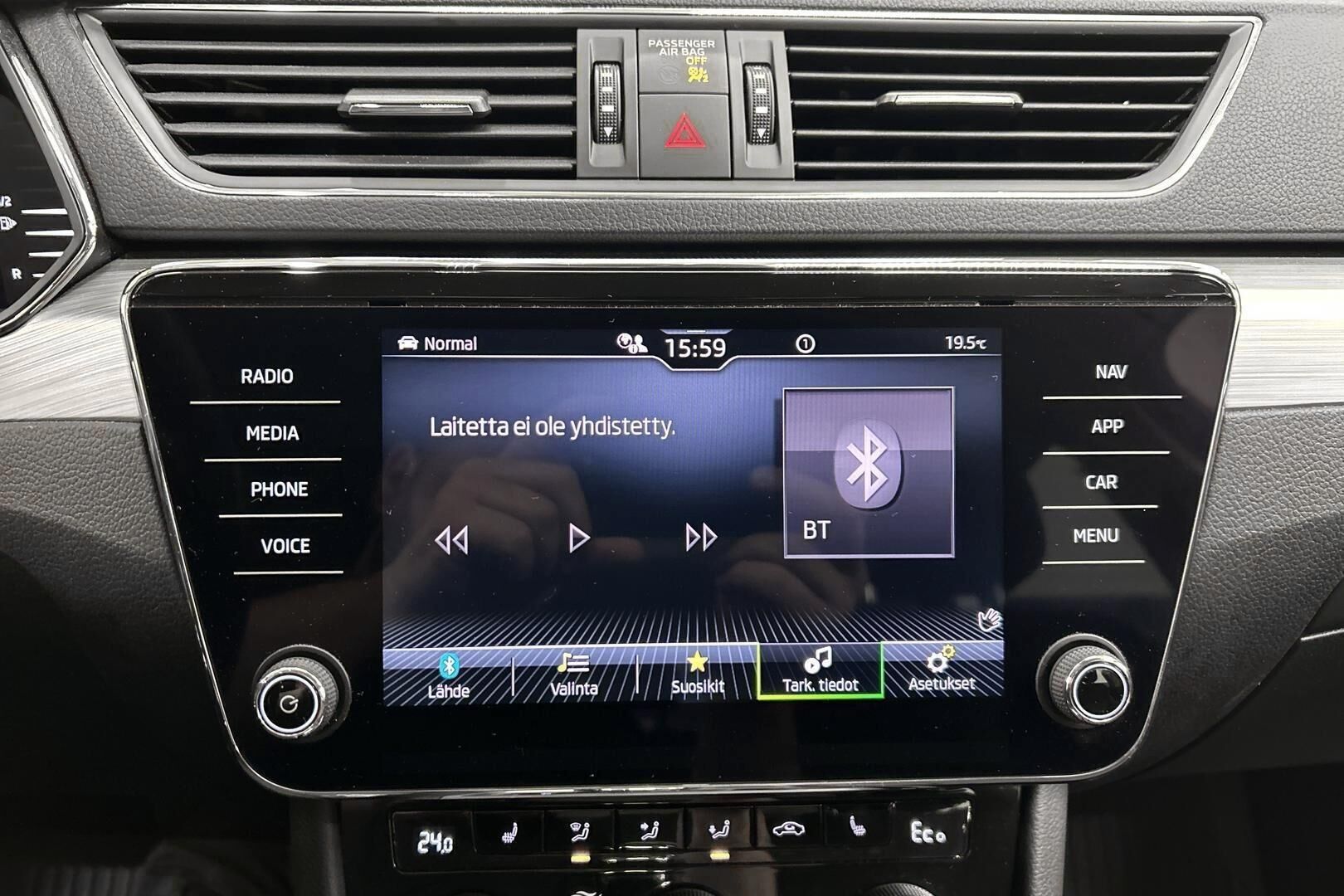Skoda Superb iso kuva 15