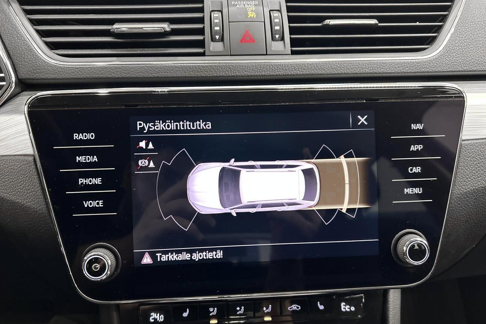 Skoda Superb iso kuva 16