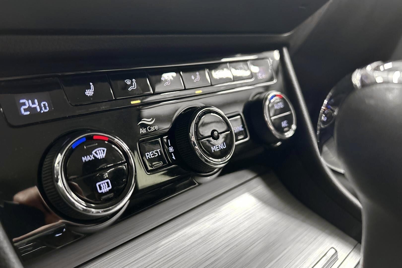 Skoda Superb iso kuva 17