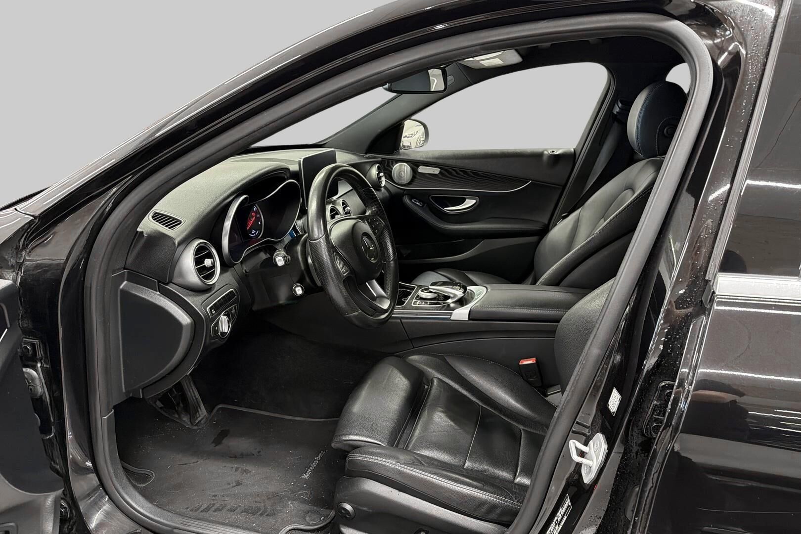Mercedes-Benz C iso kuva 31