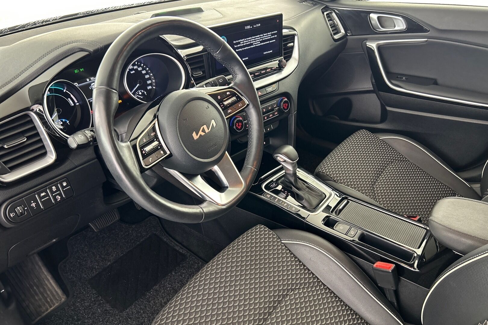 Kia Ceed iso kuva 2