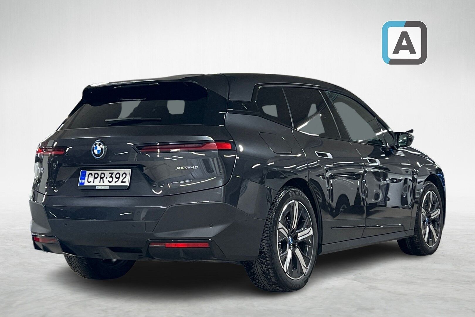 BMW iX iso kuva 1