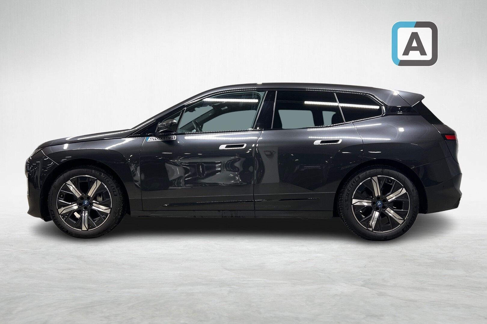 BMW iX iso kuva 13
