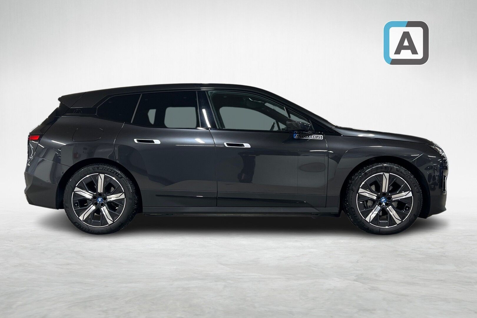 BMW iX iso kuva 4