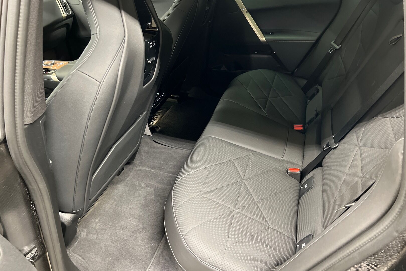 BMW iX iso kuva 7