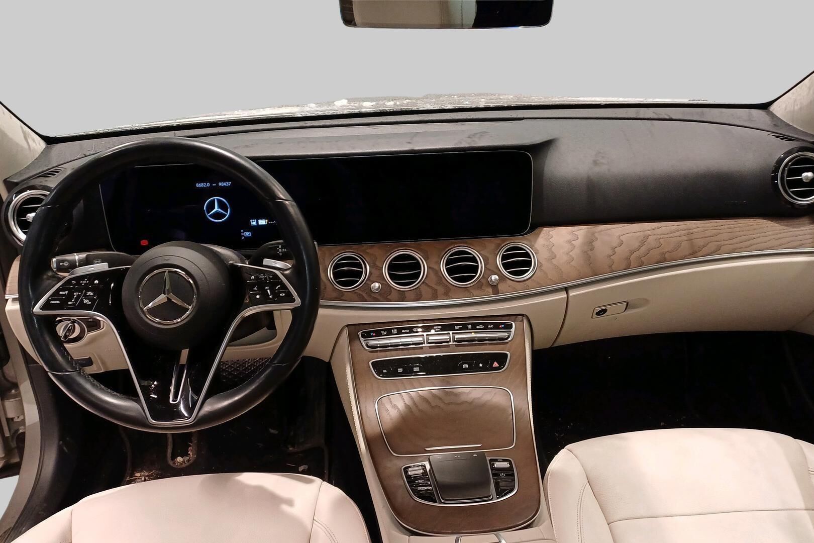 Mercedes-Benz E iso kuva 2