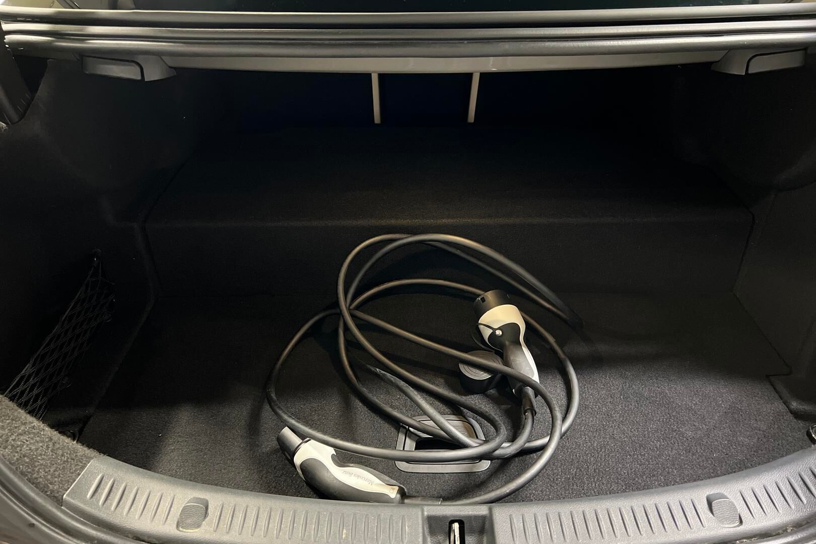 Mercedes-Benz E iso kuva 10